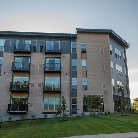 Frontdesk Core Apts Campustown Ames Eksteriør bilde